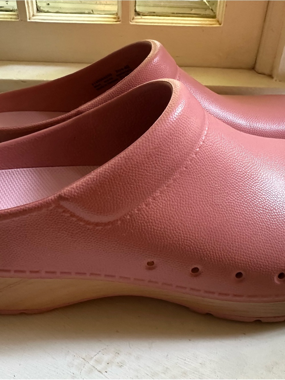 Dansko Kane Women’s Pink Slip-On Comfort Clogs in Rose